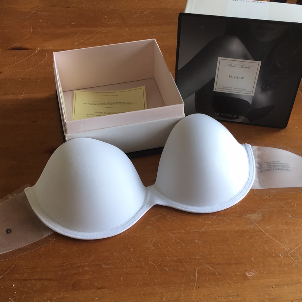 Adhesive push-up bra